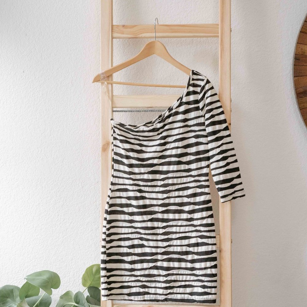 One Arm Black and White Striped Zebra Bodycon Curvy Dress